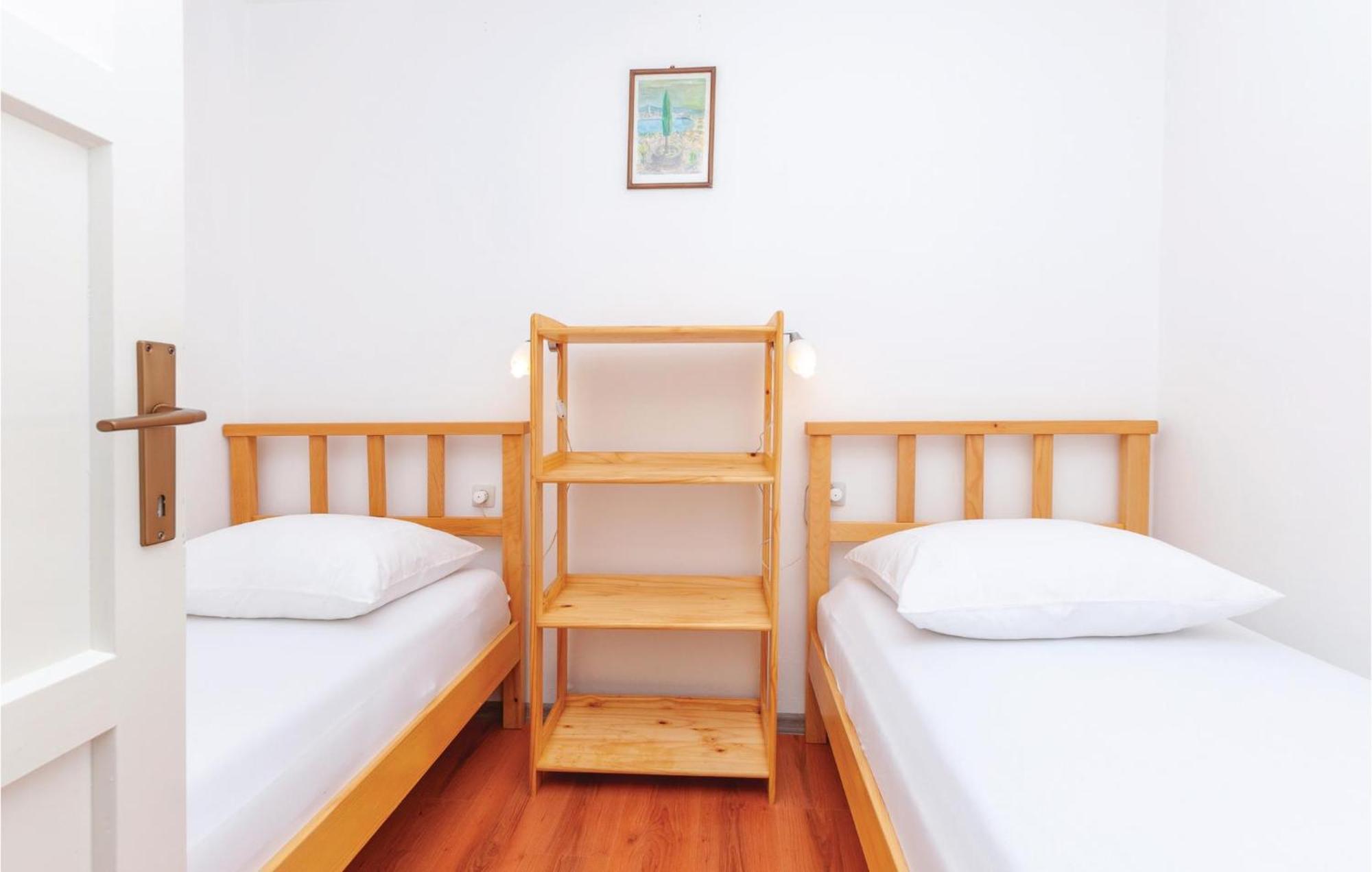 Beautiful Apartment In Jadrija With Kitchen Екстериор снимка